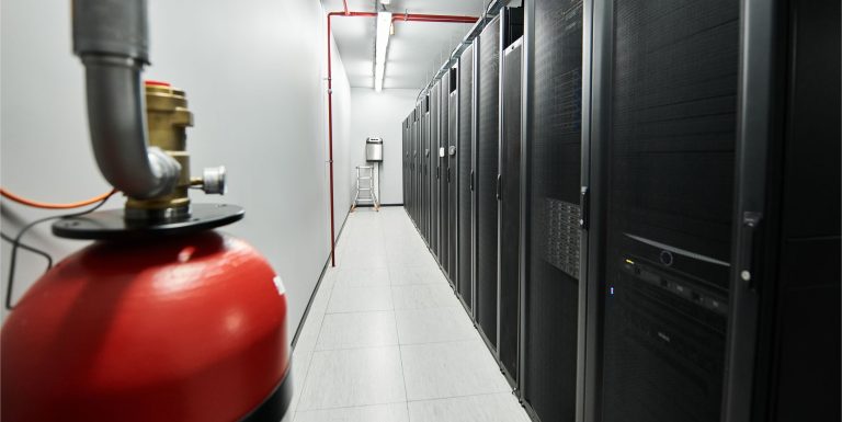 Lee más sobre el artículo Protección contra incendios en Data Centers y salas de control: ¿Por qué el agua no es una opción?